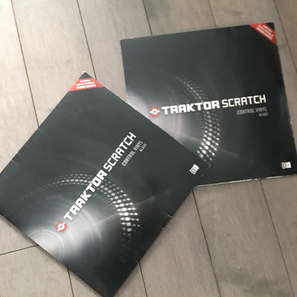 NATIVE INSTRUMENTS TRAKTOR SCRATCH VINYL CONTROL : BLACK